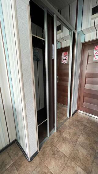 Гостиница Joy Apartments Сочи 3-местный номер стандарт с открытым балконом и боковым видом на море-8