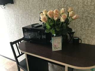 Гостиница Joy Apartments Сочи Трехместный номер стандарт с 1 двуспальной кроватью, открытым балконом и боковым видом на море-12