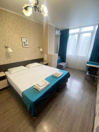 Гостиница Joy Apartments Сочи Трехместный номер «Комфорт»-1