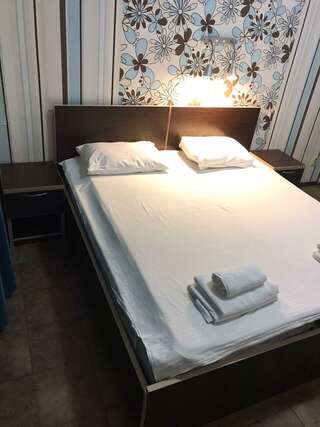 Гостиница Joy Apartments Сочи 2-местный номер стандарт с открытым балконом и боковым видом на море-8