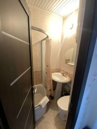 Гостиница Joy Apartments Сочи Трехместный номер с видом на море-10